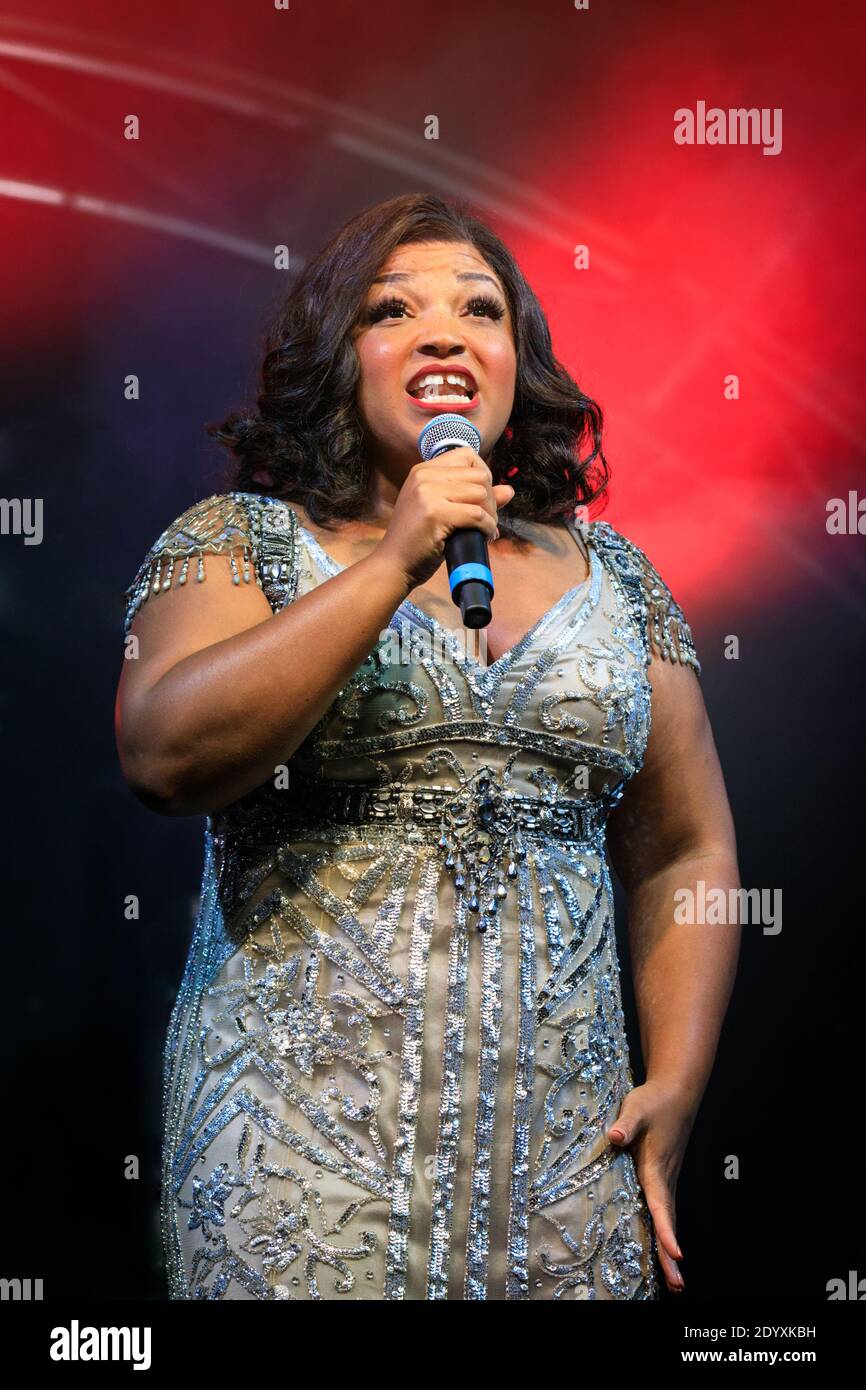 Marisha Wallace sings. The cast of hit musical 'The Dreamgirls' perform on stage at Regent Street Christmas Lights switch on, London, England Stock Photo