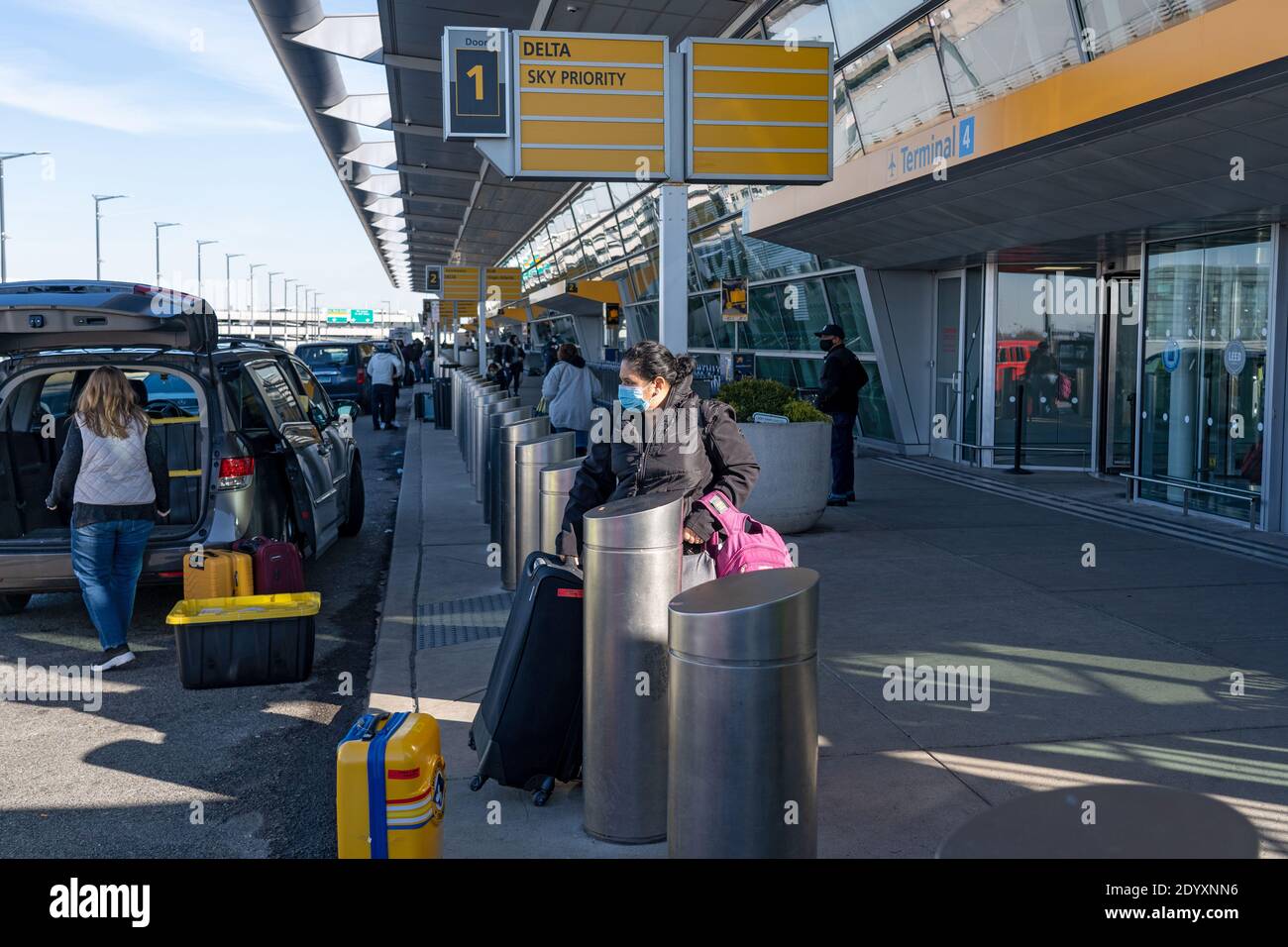 NEW YORK, NY – DECEMBER 27: Passengers arrive at terminal 4 at John F. Kennedy International Airport (JFK) on December 27, 2020 in New York City. Stock Photo
