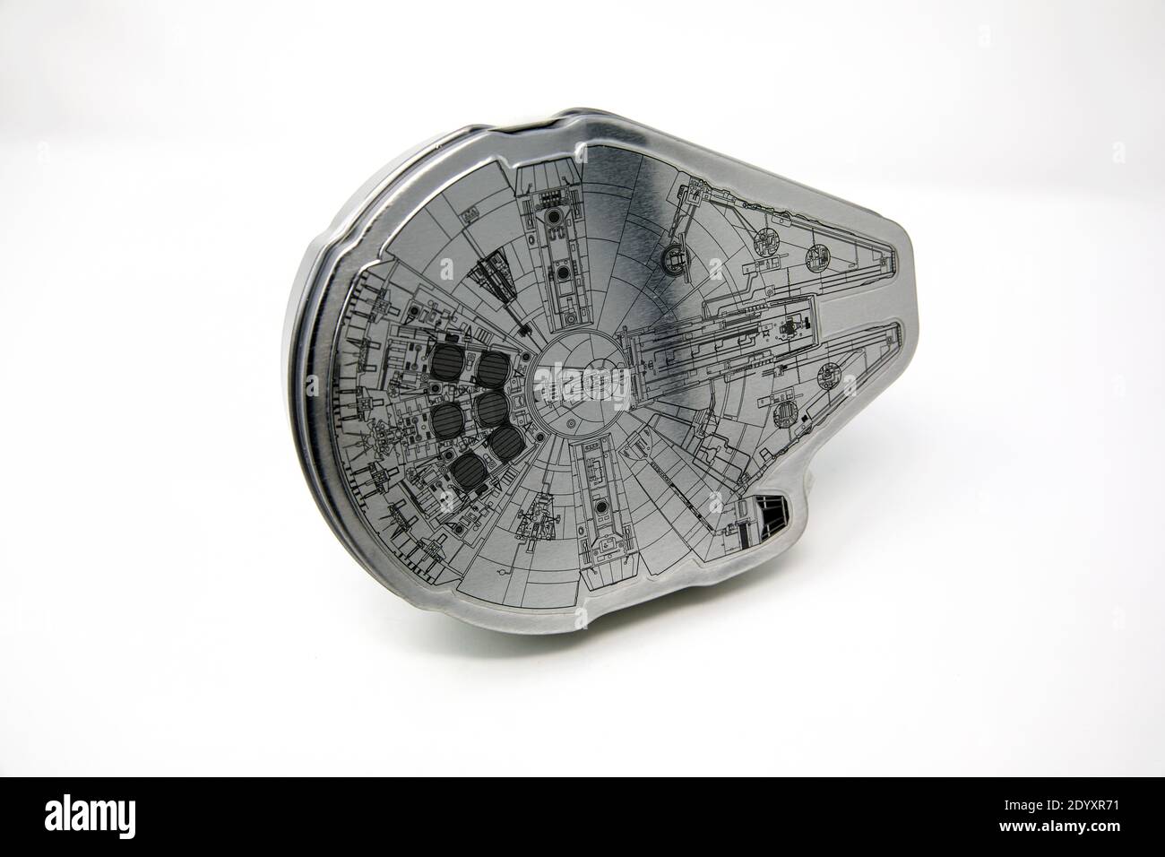 Star Wars Millennium Falcon tin containing a 201 piece jigsaw puzzle Stock  Photo - Alamy