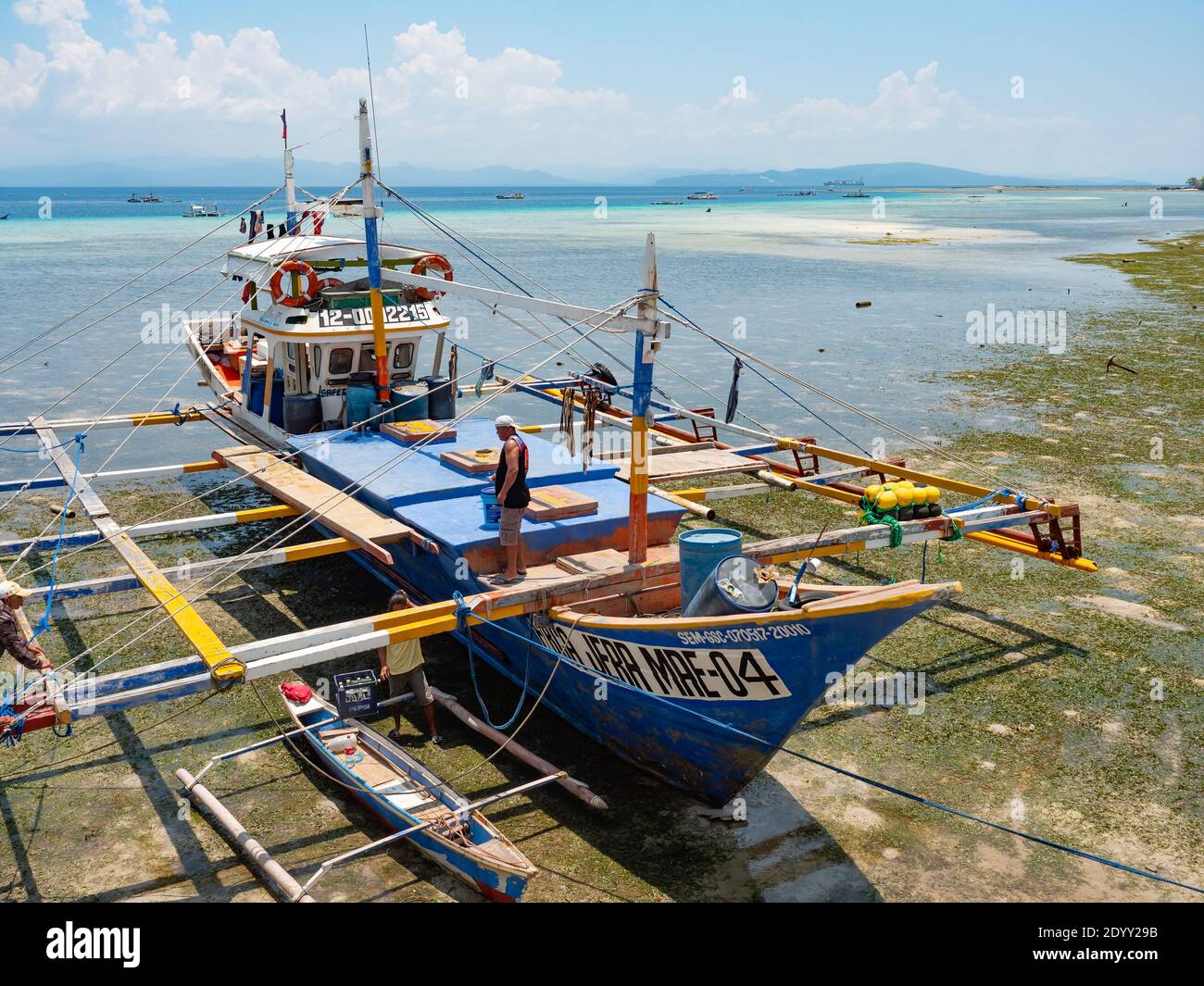 Traditional philippines fishing boat hi-res stock photography and