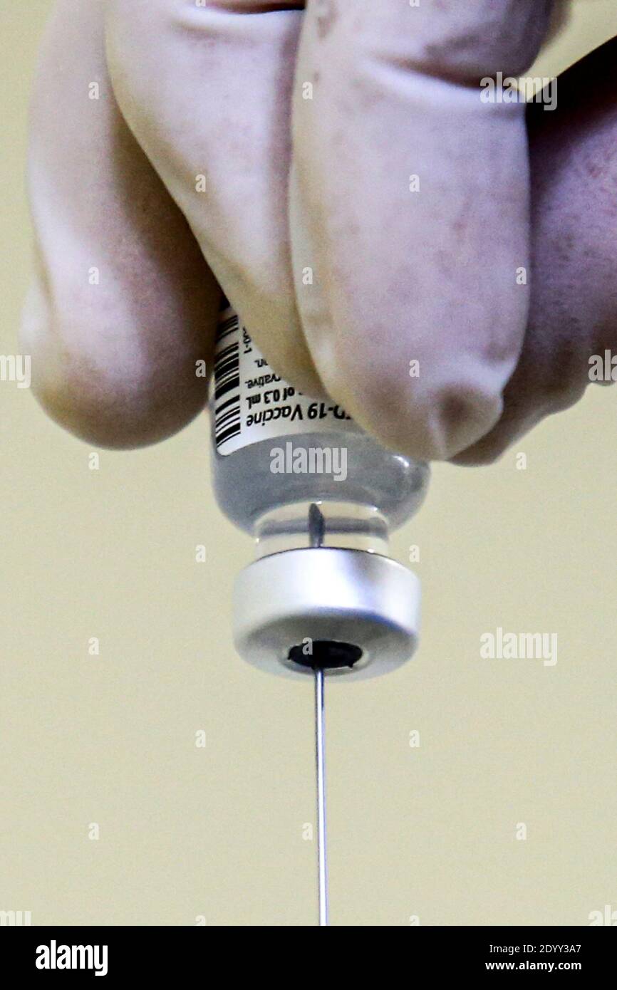 The First Injection Shot Vaccine first day hi-res stock photography and images - Alamy