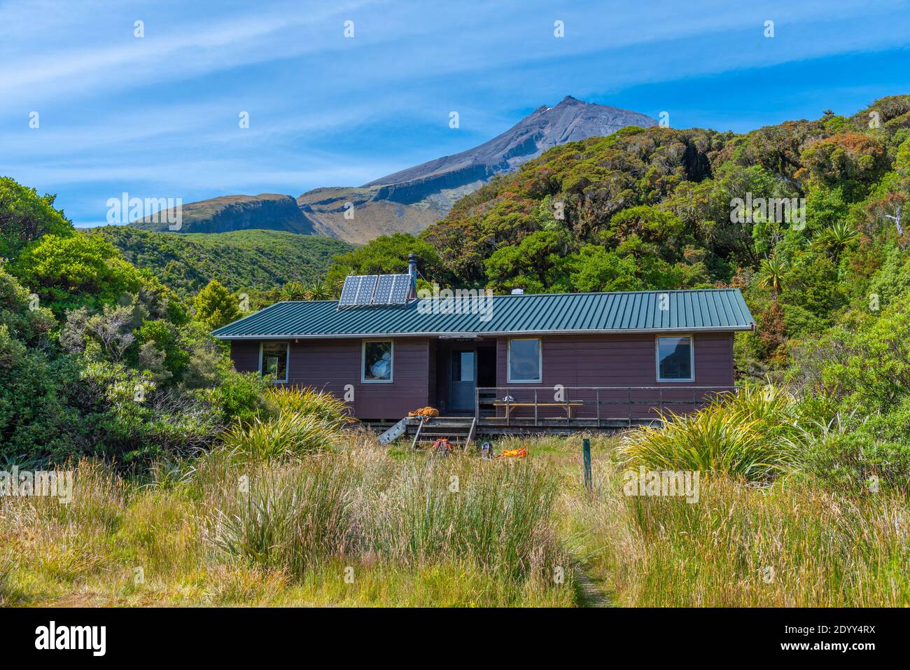 Pouakai hut hires stock photography and images Alamy