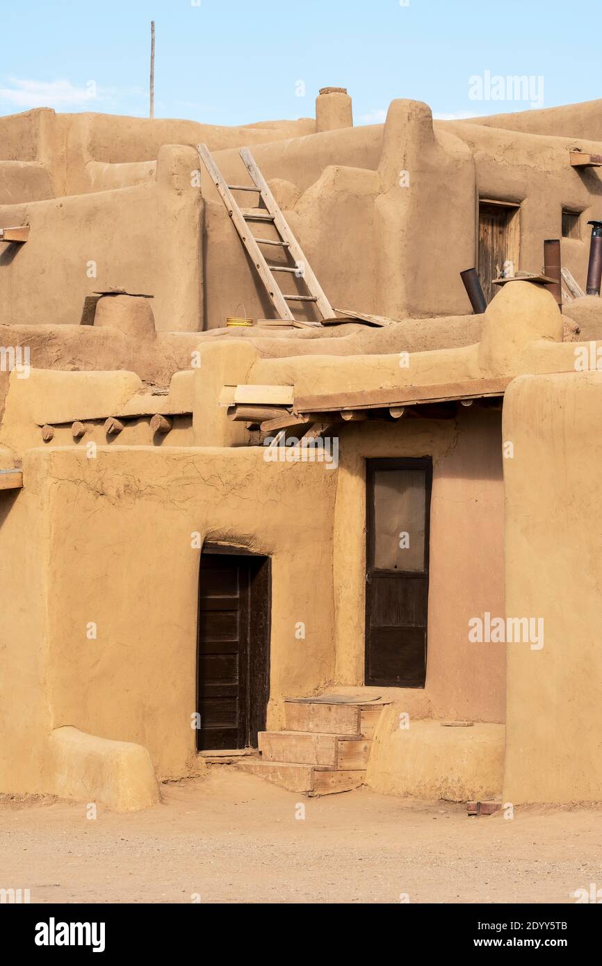An adobe multistoried house in the Native American adobe village of Taos Pueblo, New Mexico, USA. A UNESCO World Heritage Site. Stock Photo