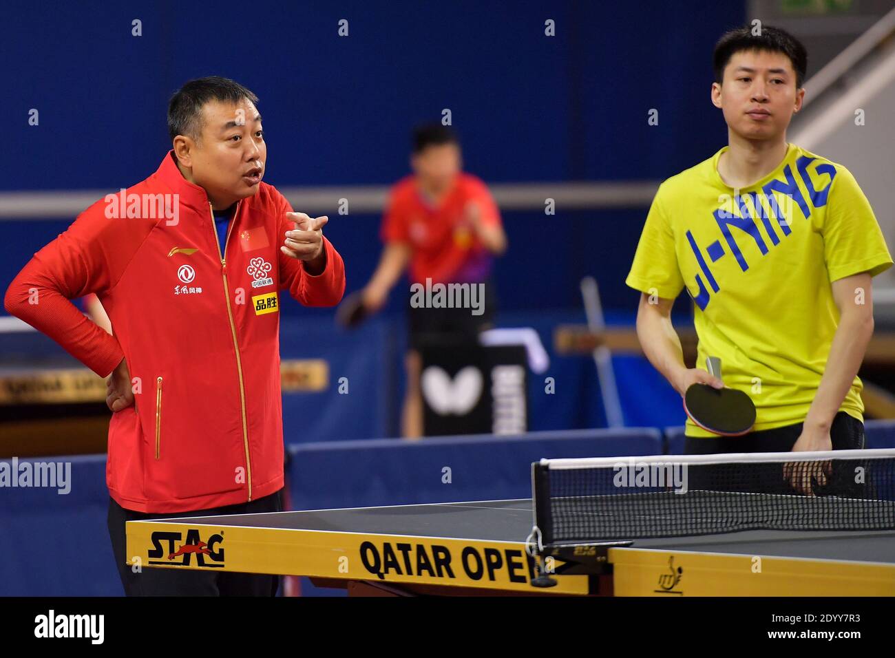 201228) -- BEIJING, Dec. 28, 2020 (Xinhua) -- Chinese Table Tennis  Association President Liu Guoliang attend a training session of China's table  tennis team in Doha, Qatar, Feb. 10, 2020. China's table