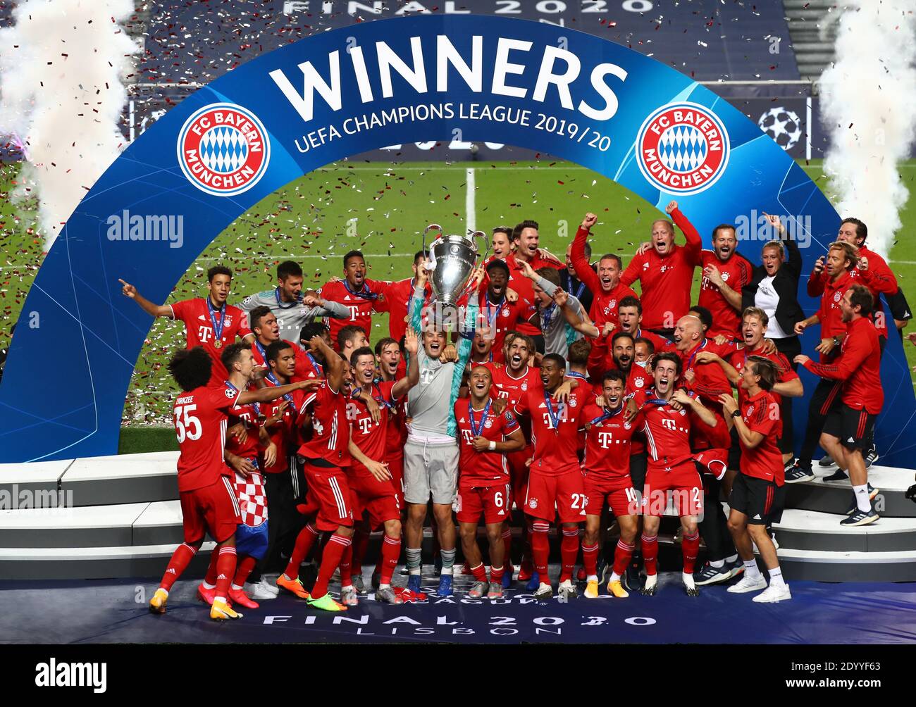 (201228) -- BEIJING, Dec. 28, 2020 (Xinhua) -- Manuel Neuer (C, front), captain of FC Bayern Munich lifts the UEFA Champions League Trophy following his team's victory in the UEFA Champions League Final match between Paris Saint-Germain and Bayern Munich at Estadio do Sport Lisboa e Benfica in Lisbon, Portugal, Aug. 23, 2020. On June 25, Liverpool secured the Premier League title with seven games remaining, ending a 30-year league title drought. On August 23, Bayern Munich was crowned the 2019/2020 UEFA Champions League winners after defeating Paris Saint-Germain in the final, finishing the Eu Stock Photo