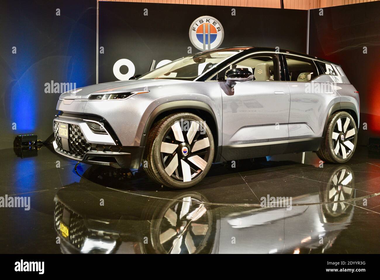 Allelectric Fisker Automotive Ocean crossover vehicle, with solar