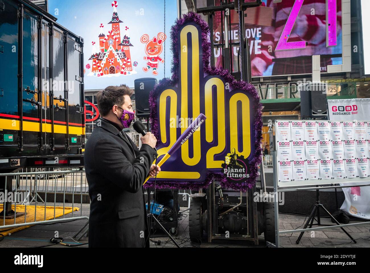 New York, USA. 28th Dec 2020. Hoping to get rid of all the bad vibes the year 2020 brought, Jonathan Bennett, host of the Times Square New Year's Eve celebration, smashes a 2020 piñata in Times Square in New York City on December 28, 2020. (Photo by Gabriele Holtermann/Sipa USA) Credit: Sipa USA/Alamy Live News Stock Photo