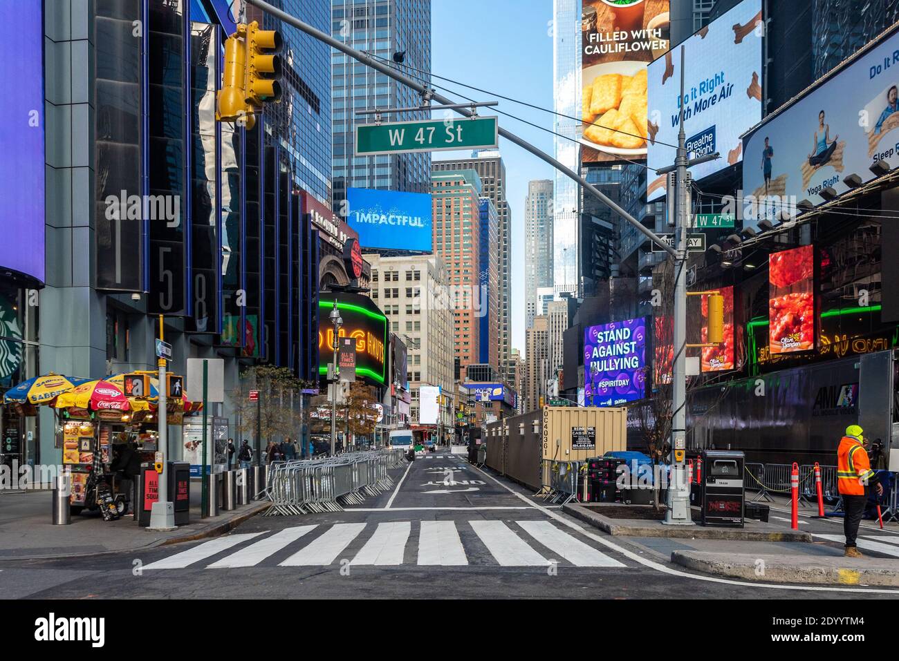 New York, USA. 28th Dec 2020. NYPD barricades are already set in place for New Year's Eve to prevent people from congregating in the famous square due to COVID-19. (Photo by Gabriele Holtermann/Sipa USA) Credit: Sipa USA/Alamy Live News Stock Photo