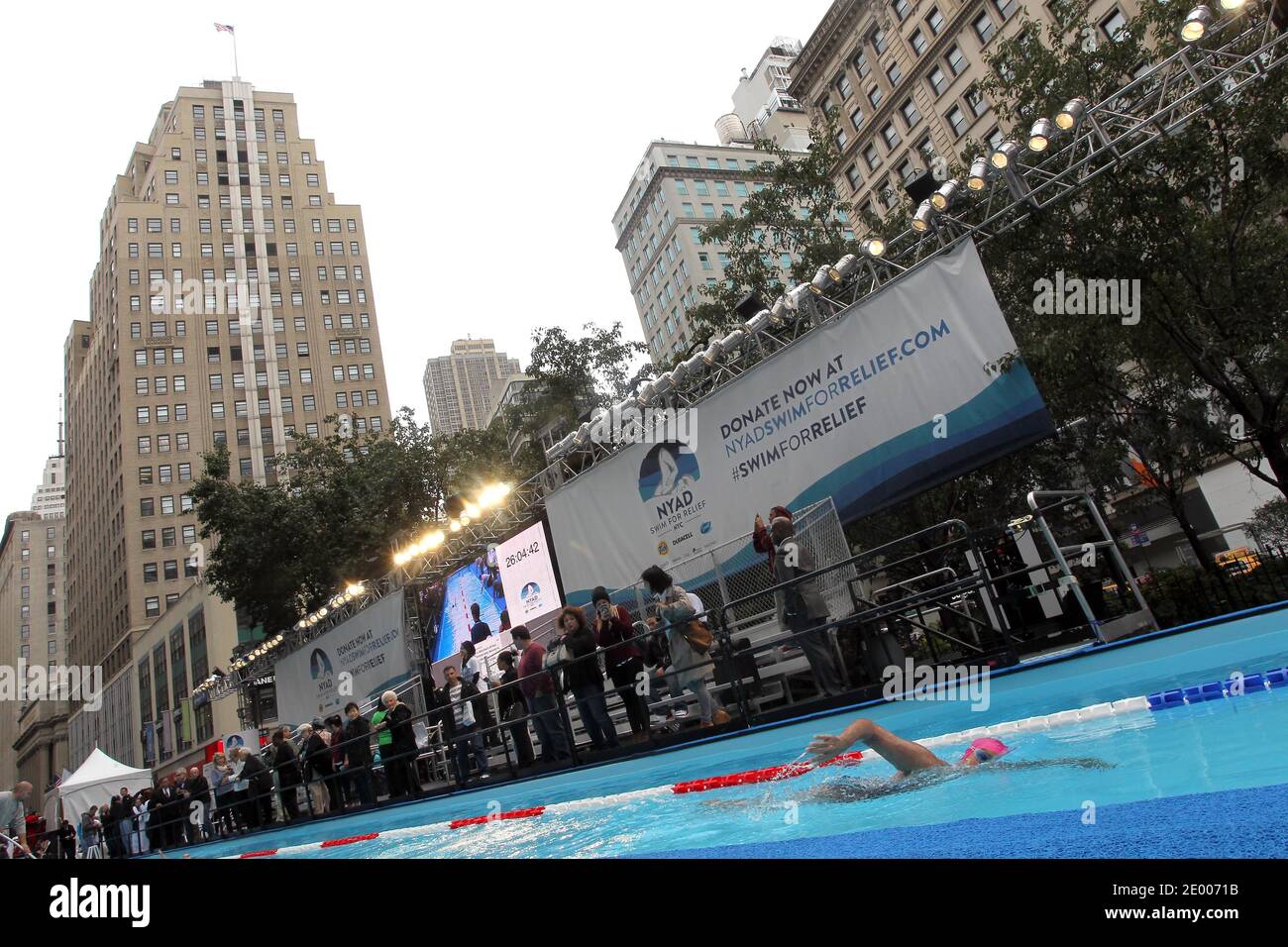 U.S world record longdistance swimmer Diana Nyad is swimming to
