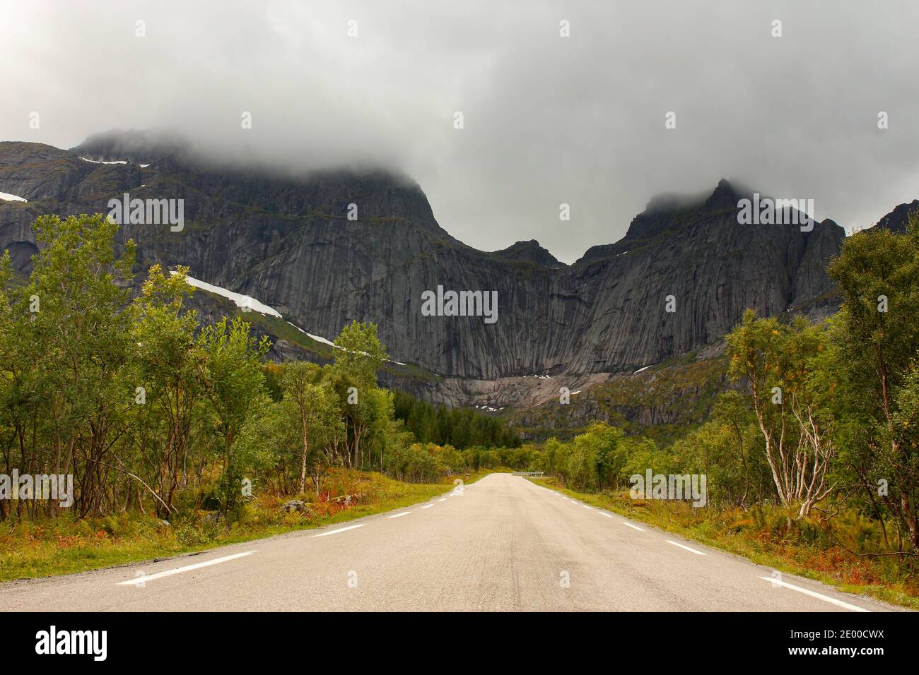 Bergkette nähe Nusfjord, Norwegen, Norway Lofoten Stock Photo