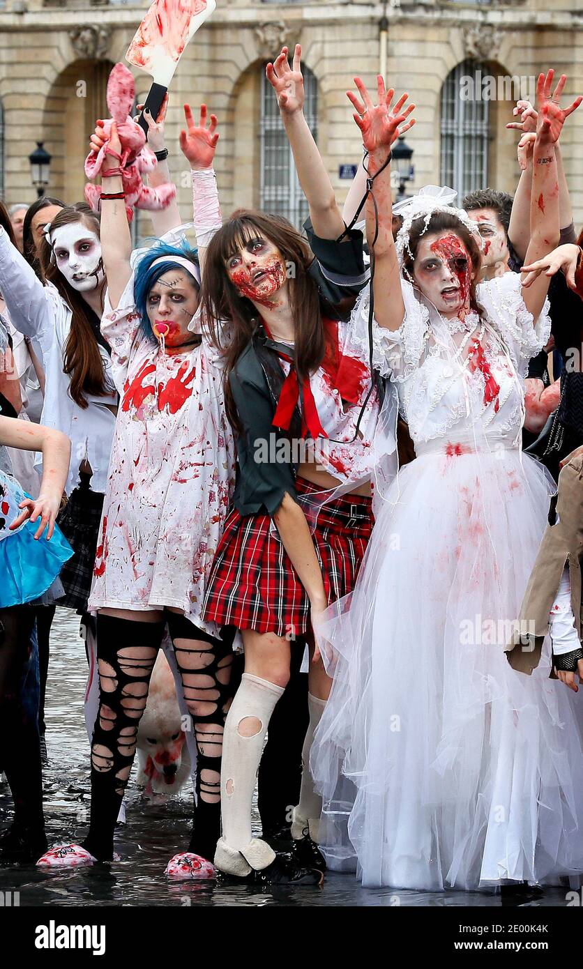 People dressed as zombies hi-res stock photography and images - Page 9 -  Alamy