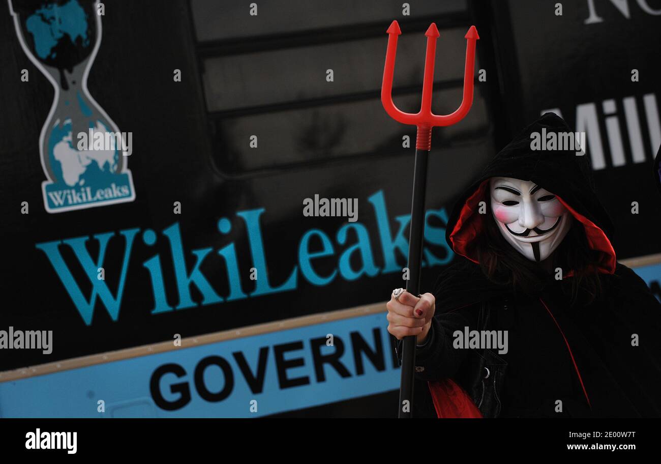 Rallies masks hi-res stock photography and images - Alamy