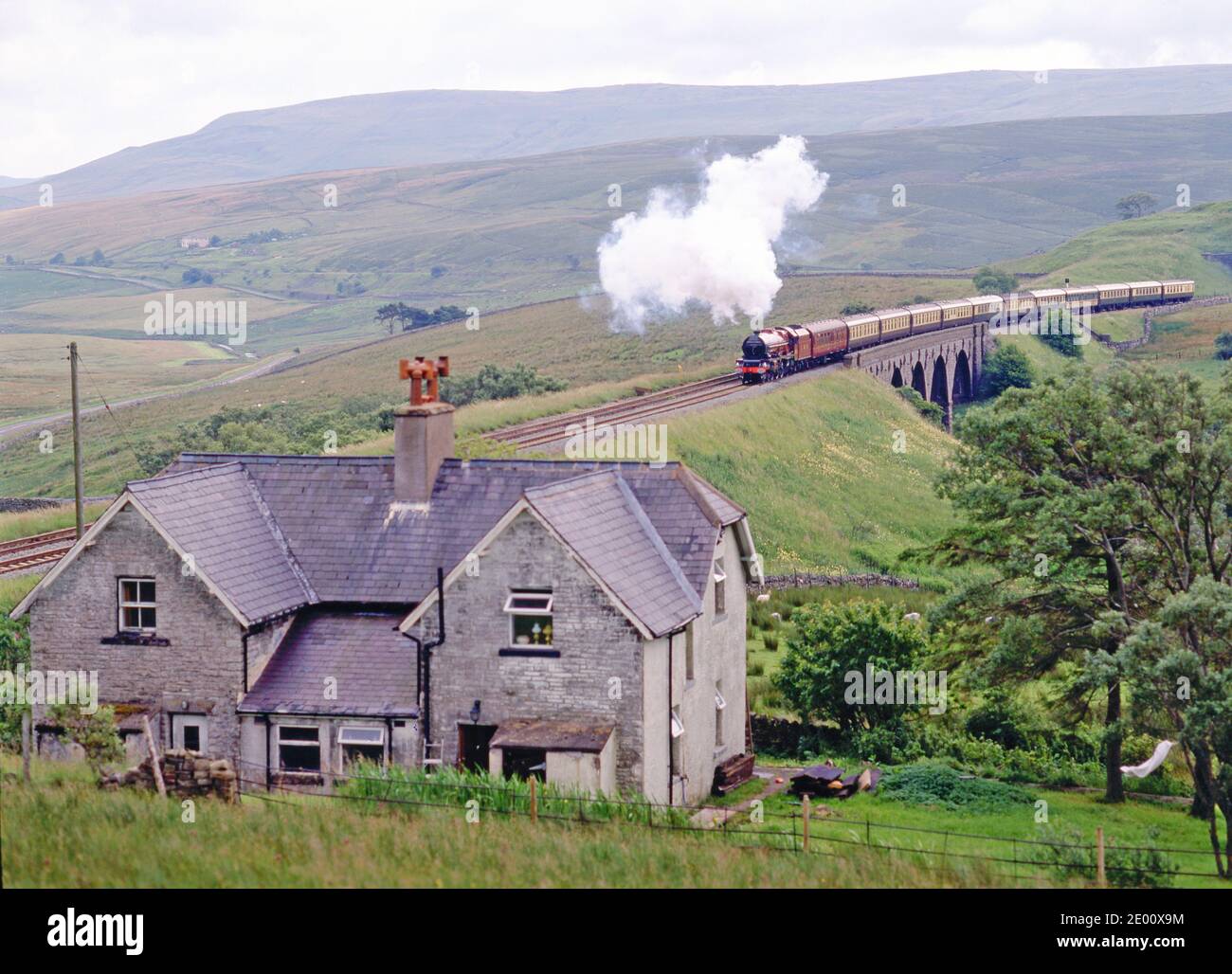 Cumbrian mountain Express over Lunds Viaduct, Settle to Carlsile Railway, England Stock Photo