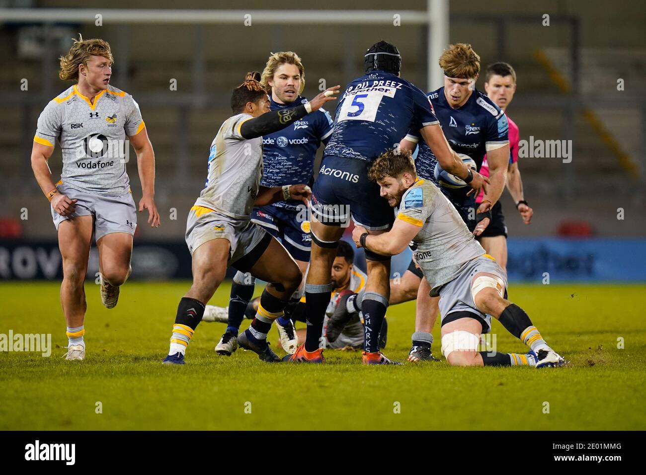 Sale Sharks lock JP Du Preez offloads to Sale Sharks No.8 Dan Du Preez ...