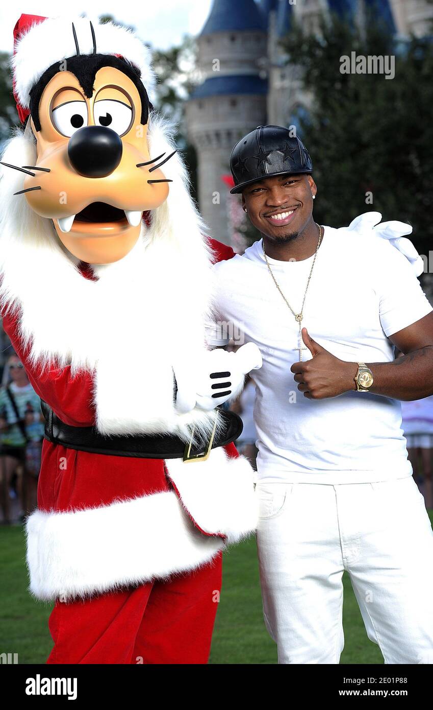 Singer Ne Yo Poses With Santa Goofy While Taking A Break From Taping The Disney Parks Christmas Day Parade Tv Special At The Magic Kingdom Park At Walt Disney World Resort In Lake
