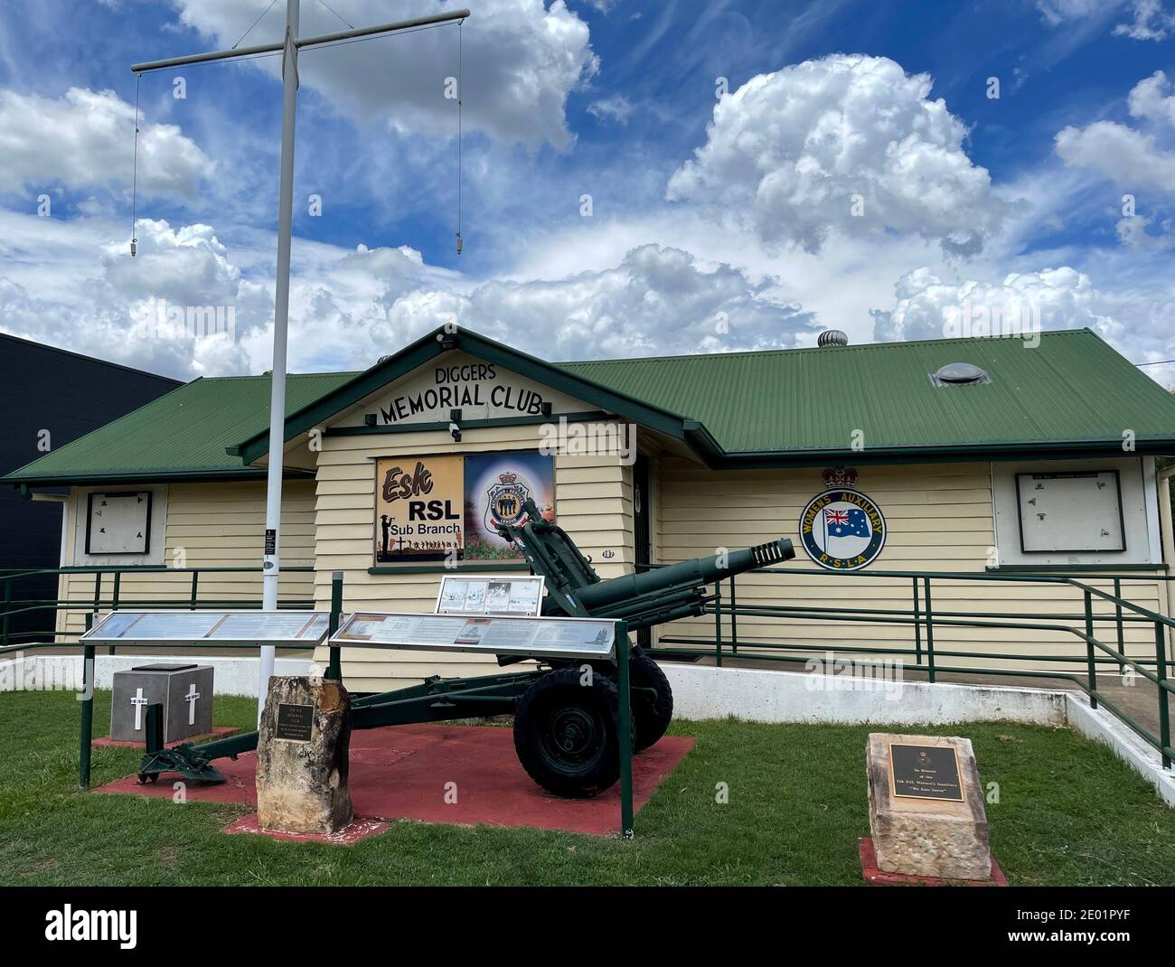 View of a heavy military artillery piece, in front of the RSL instalations in the rural town of Esk, Queensland, Australia Stock Photo