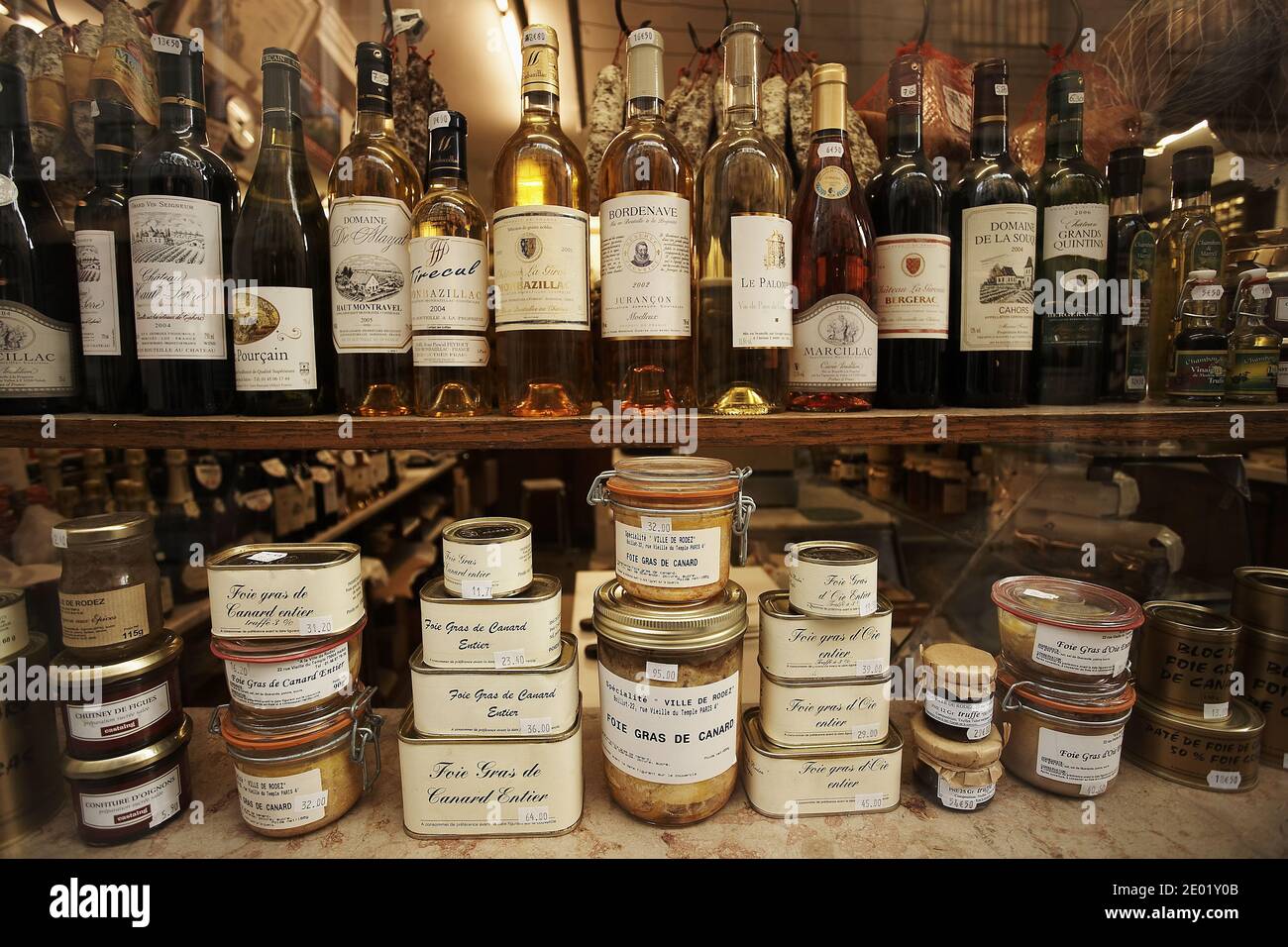 FRANCE / IIe-de-France/Paris/ Le Marais/ Small local delicatessen  in Paris Stock Photo