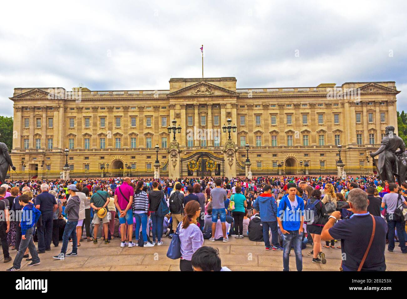 Buckingham Palace is the London residence and administrative headquarters of the reigning monarch of the United Kingdom. August 2016 Stock Photo
