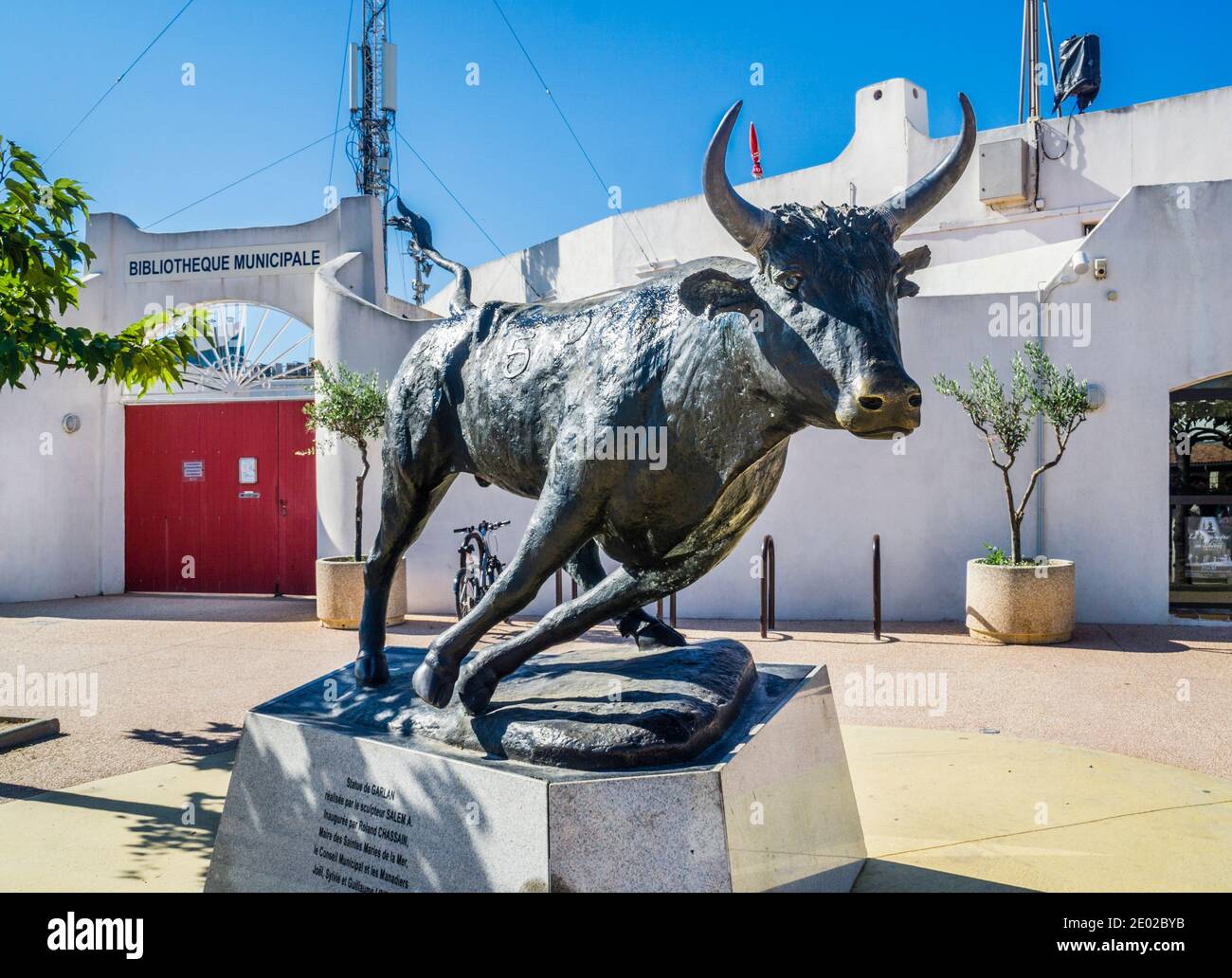 memorial to triple champion bull 'Garlan' of 2011, 2012 and 2014 in the Course Camarguaise, the Camargue bull race, Arènes des Saintes-Maries-de-la-Me Stock Photo