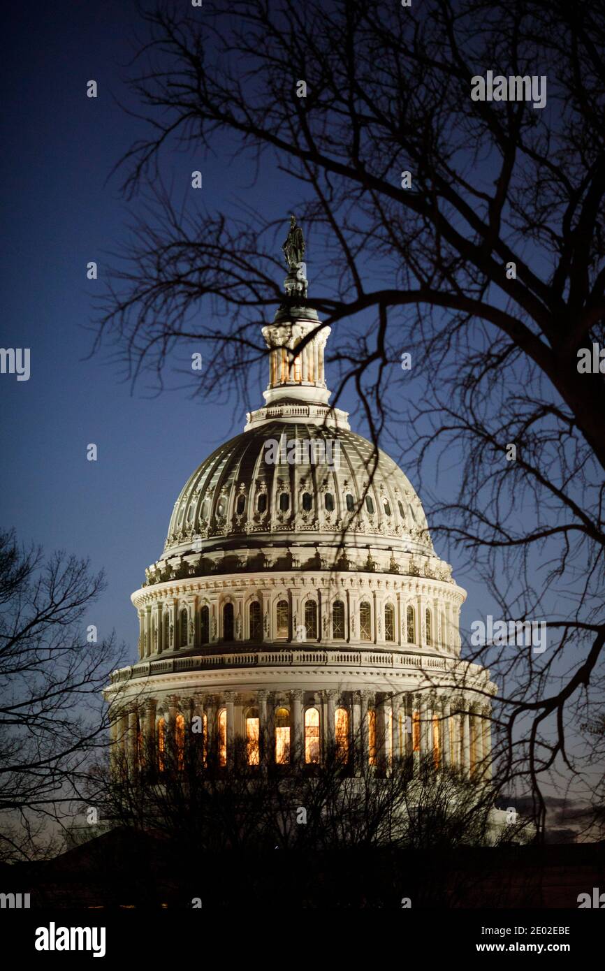 Washington, USA. 29th Dec, 2020. Photo taken on Dec. 28, 2020 shows the U.S. Capitol building in Washington, DC, the United States. The U.S. House on Monday voted to override President Donald Trump's veto of an annual defense bill, which initially passed both the House and the Senate with veto-proof majorities. Credit: Ting Shen/Xinhua/Alamy Live News Stock Photo