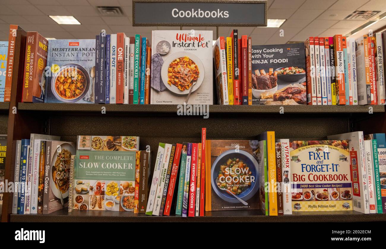 cookbooks on shelves, Barnes and Noble, USA Stock Photo