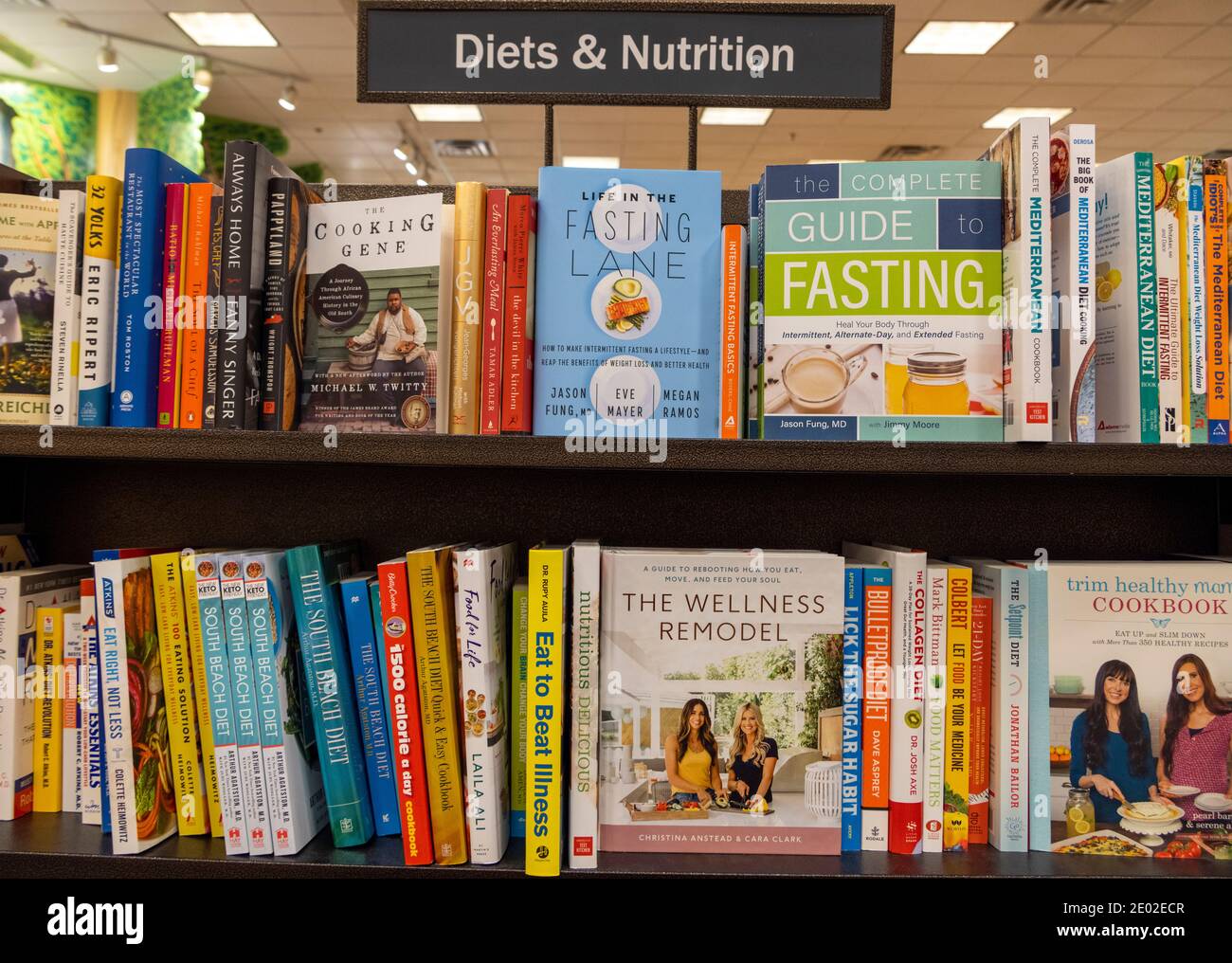 diets and nutrition books on shelves, Barnes and Noble, USA Stock Photo