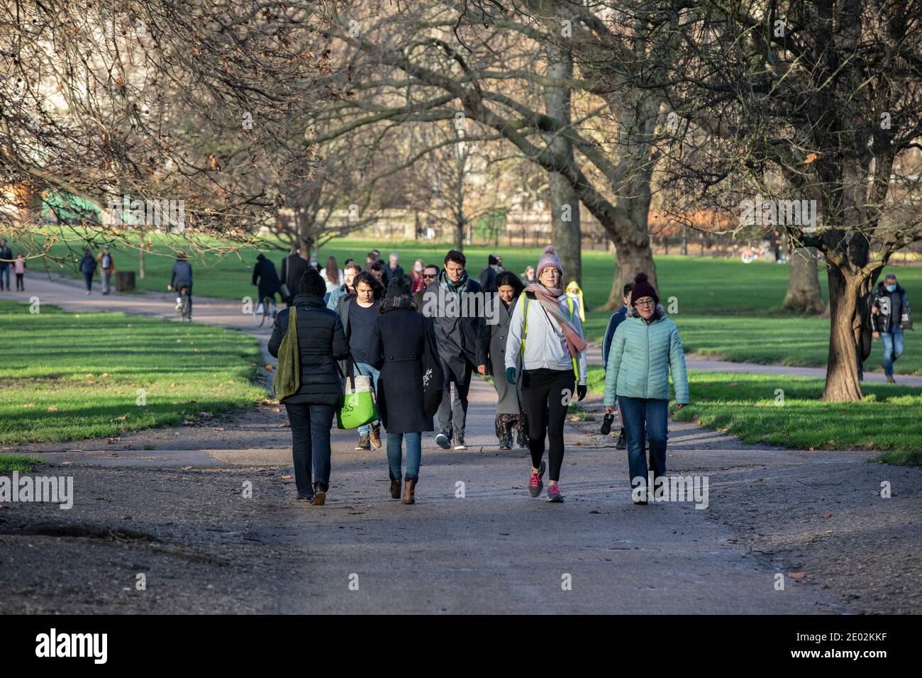 Walkers in Green Park during the Tier 4 coronavirus lockdown restrictions, London, England, December 2020 Stock Photo