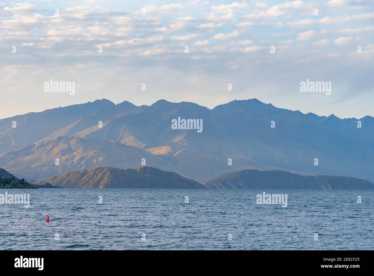 Lake Wanaka At South island of New Zealand Stock Photo - Alamy