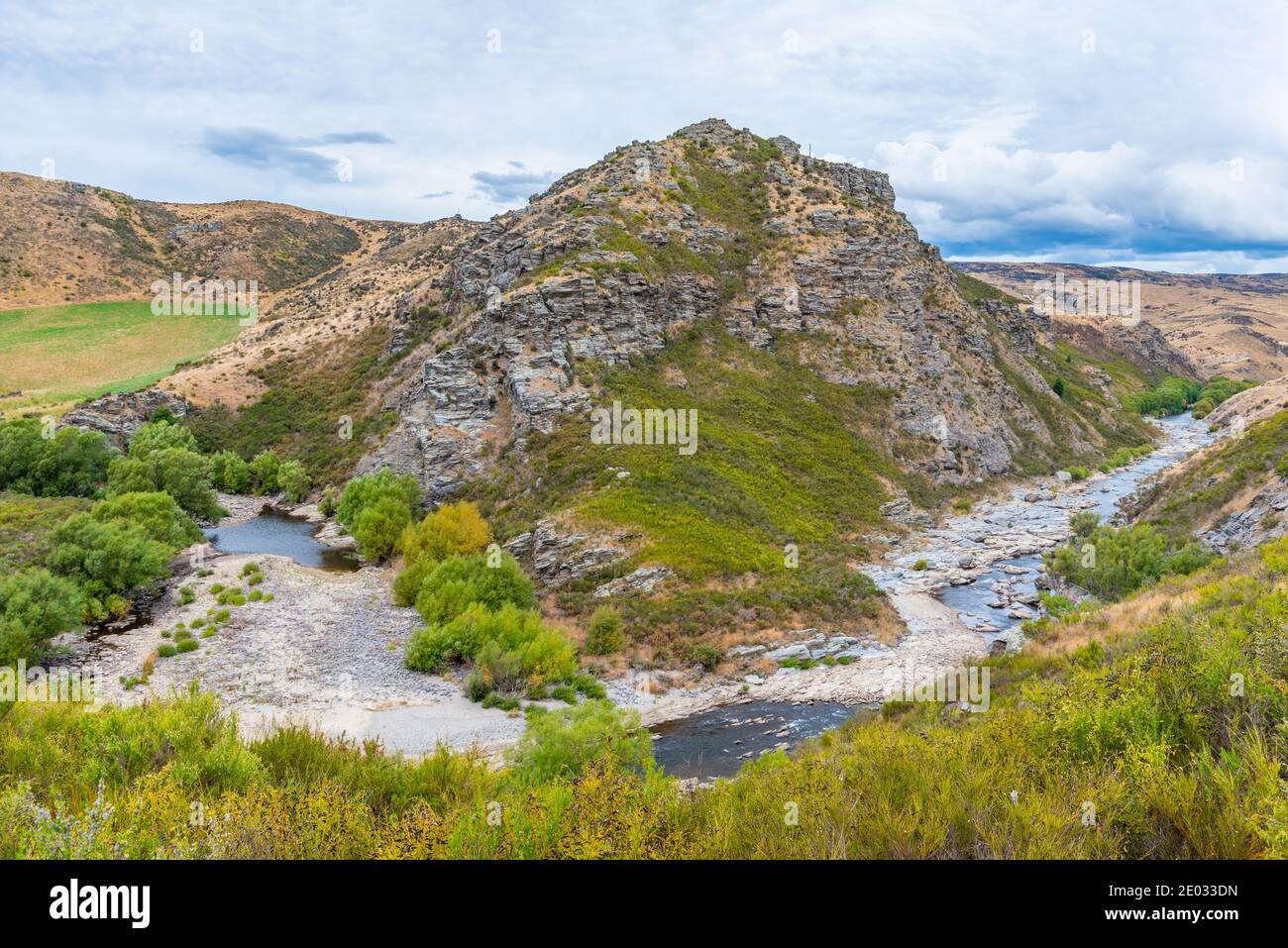 Valley of Taieri river at Central Otago Railway bicycle trail in New Zealand Stock Photo