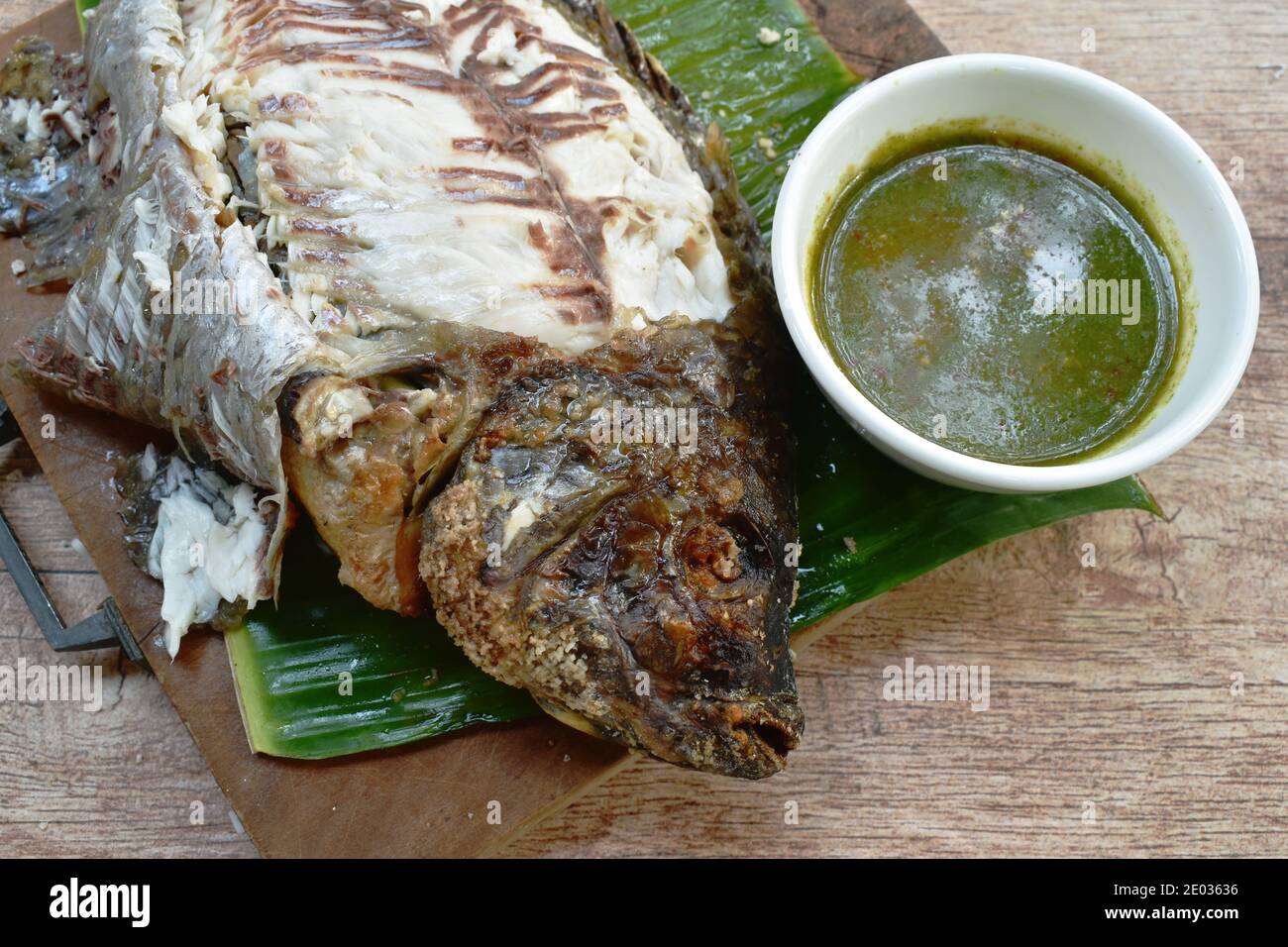 grilled mango fish wrapping salt eat couple with vegetable dipping ...