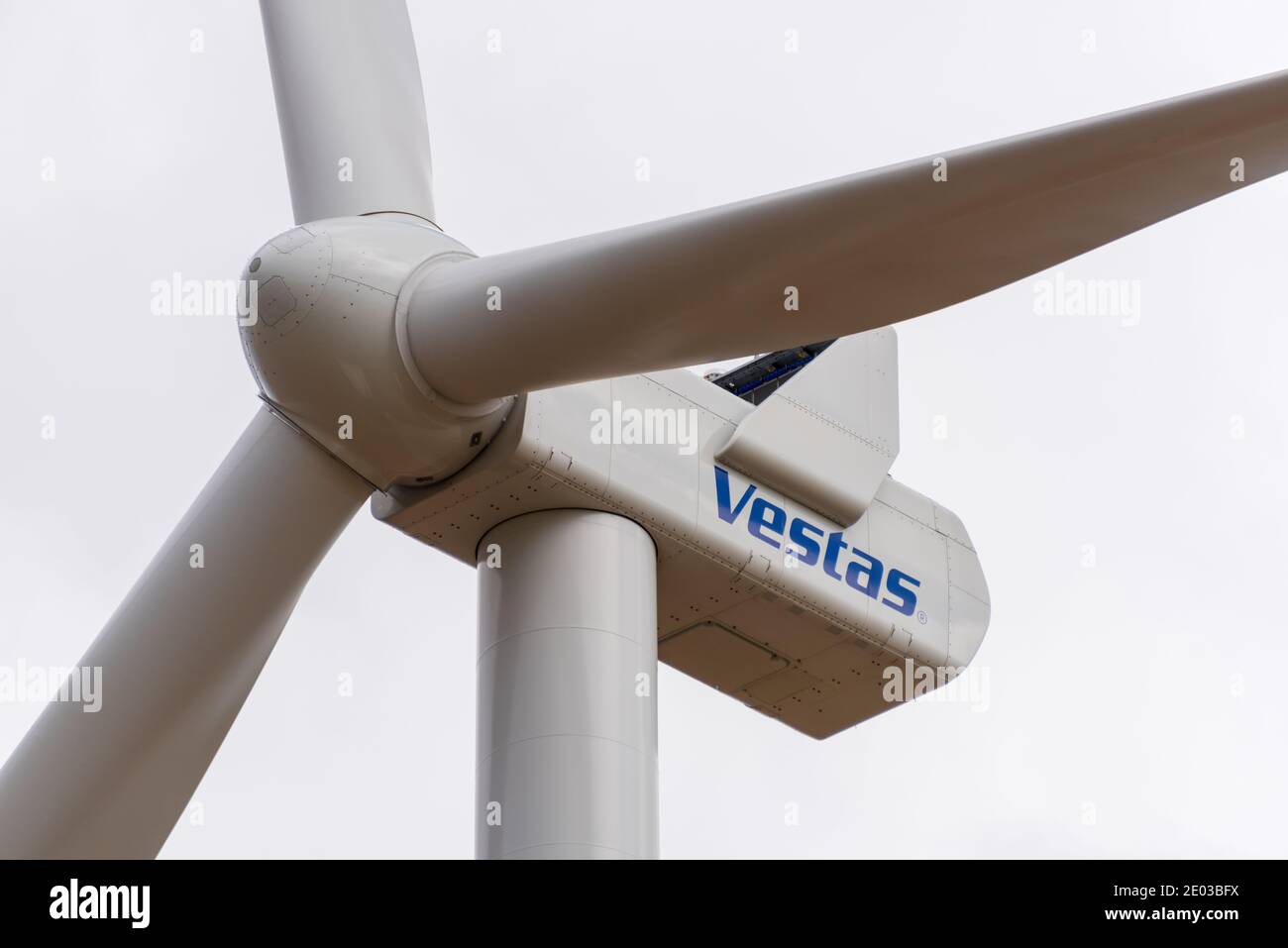Rotorkopf einer Windkraftanlage zur ökologischen Stromerzeugung Stock Photo