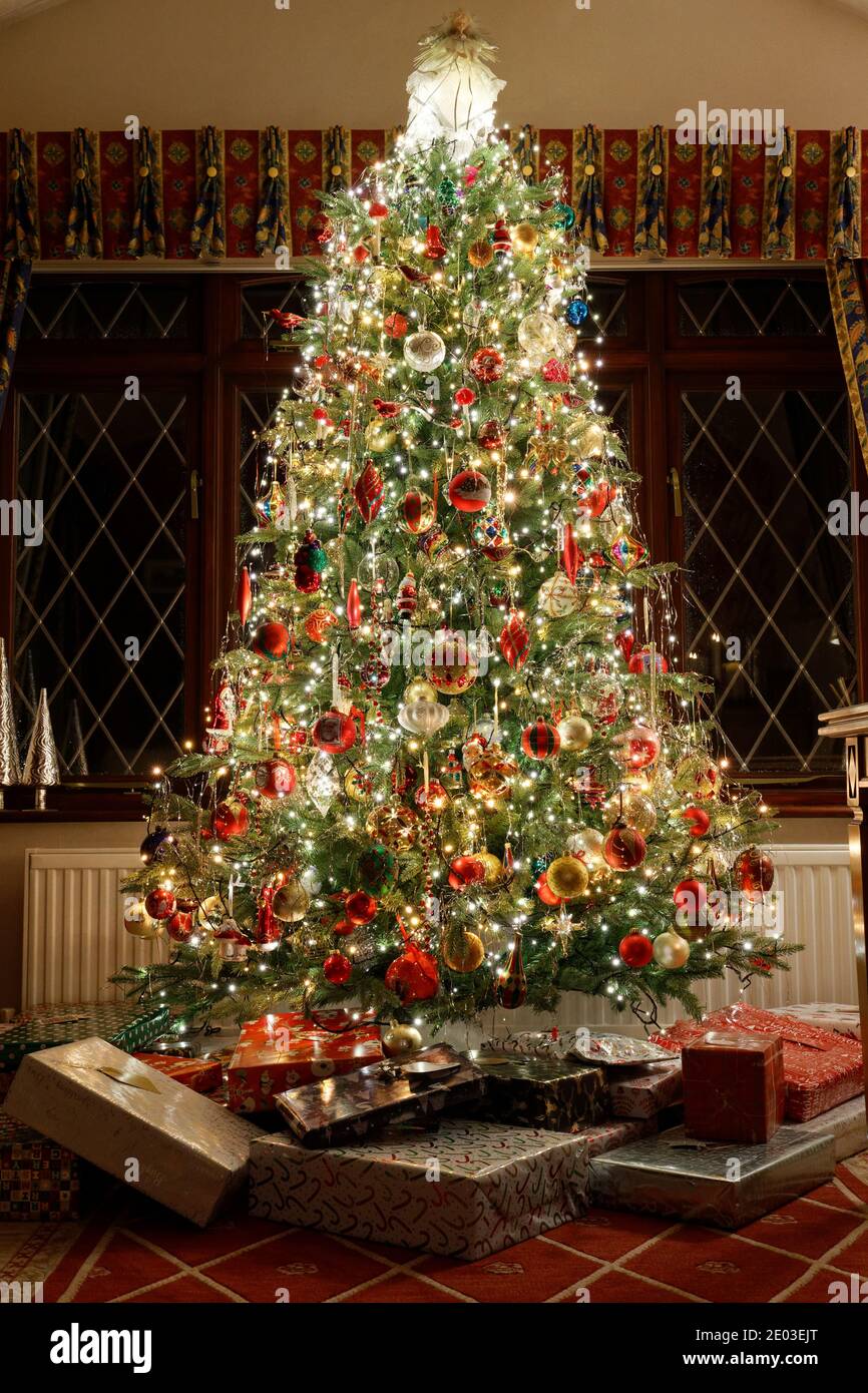 Father christmas traditional hires stock photography and images Alamy