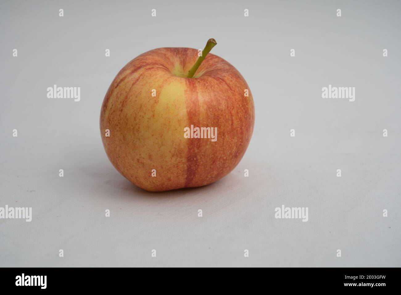 Red ripe apple on white background, front view, healthy juicy, organic ...