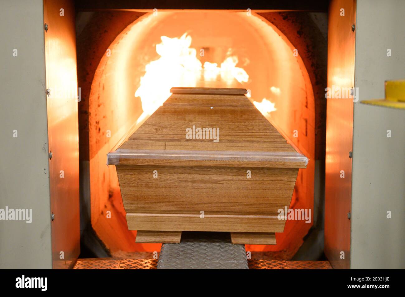 Dresden, Germany. 29th Dec, 2020. A coffin moves into the cremation furnace  at the Dresden-Tolkewitz crematorium. The Dresden crematorium has reached  the limit of its capacity due to the high excess mortality
