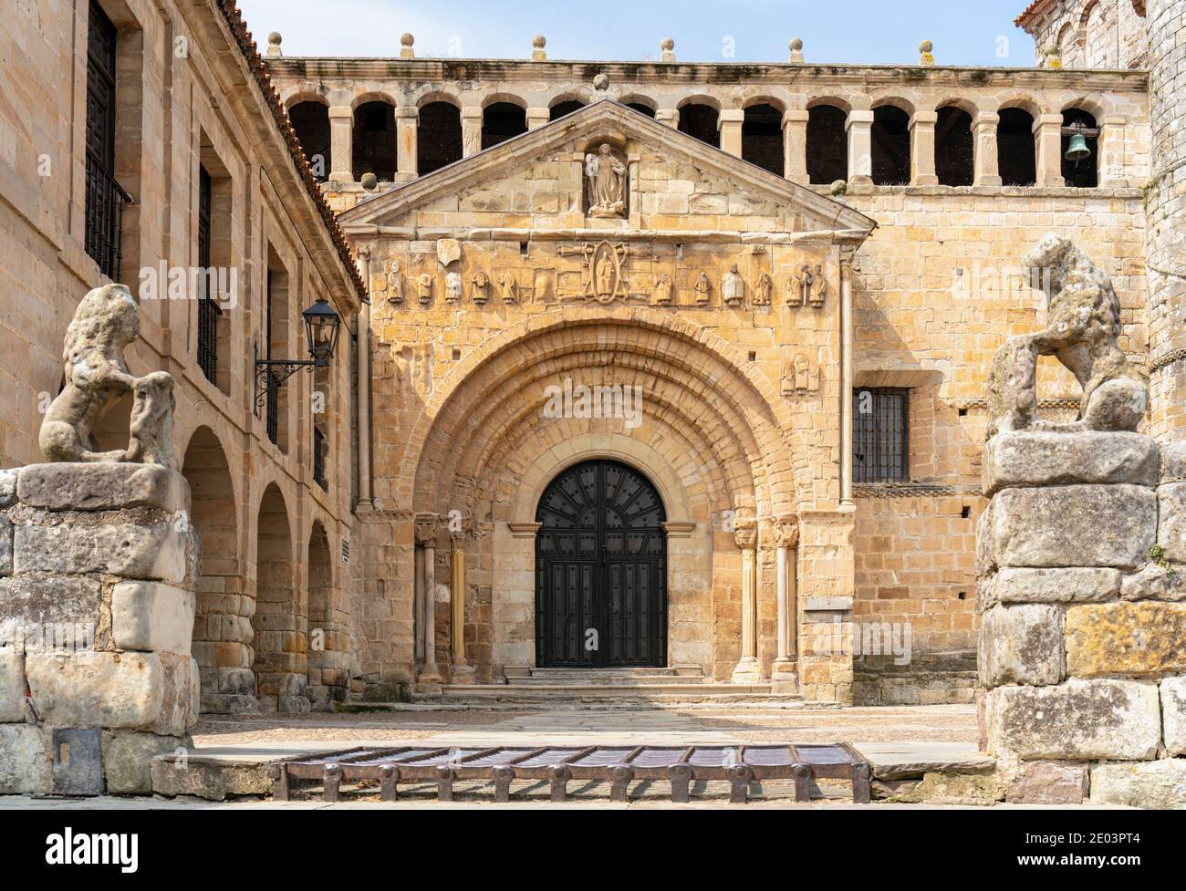 The Romanesque Church of the Colegiata, Santillana del Mar, Cantabria, Spain.  Full name: Colegiata de Santa Juliana de Santillana del Mar. Stock Photo