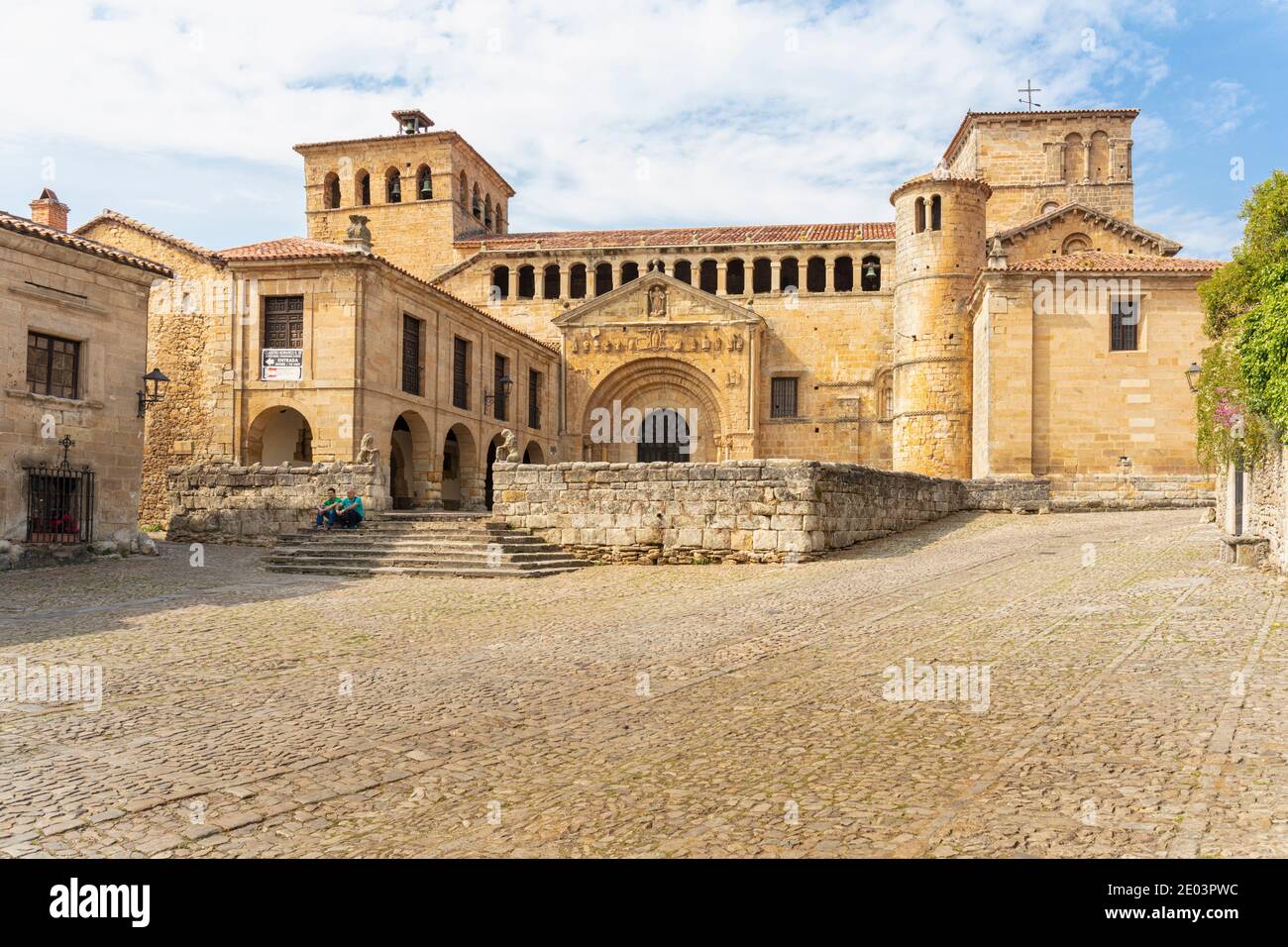 The Romanesque Church of the Colegiata, Santillana del Mar, Cantabria, Spain.  Full name: Colegiata de Santa Juliana de Santillana del Mar. Stock Photo