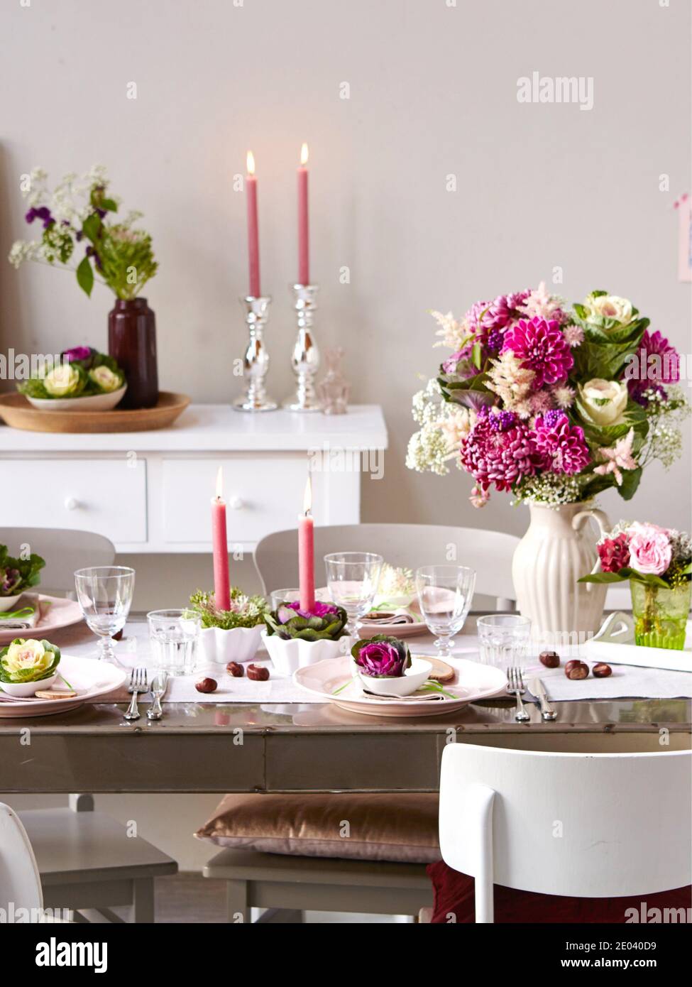 Table decoration with ornamental cabbage UK & IRISH RIGHTS ONLY OTHER COUNTRIES PLEASE CONTACT EWASTOCKLIBRARY"GMAIL.COM Stock Photo