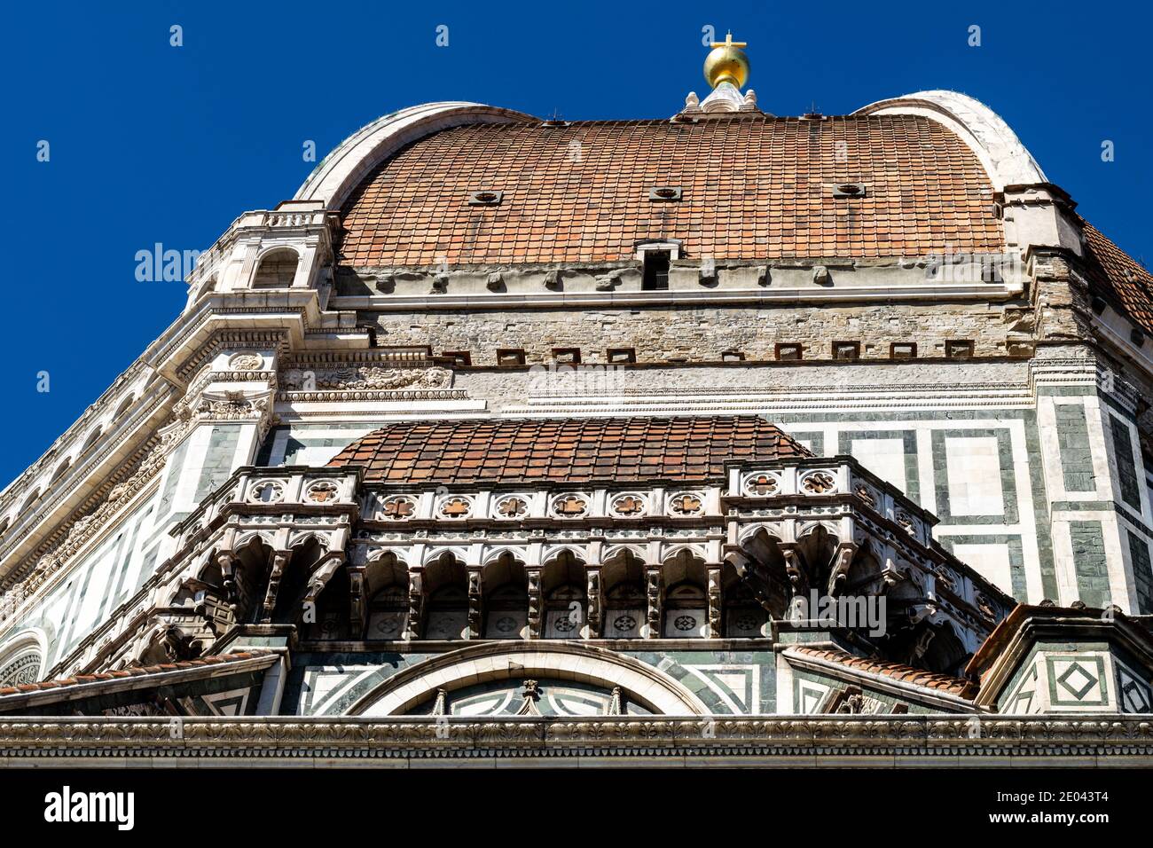 The dome of Florence cathedral viewed from the street Stock Photo - Alamy