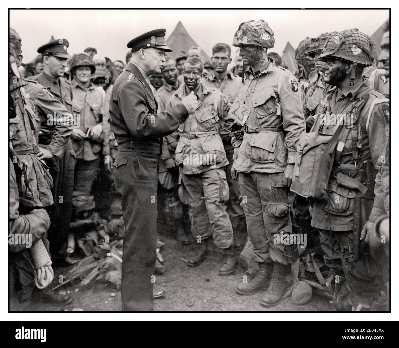 WW2 D-Day archive General Dwight D. Eisenhower gives the order of the day, 'Full victory--nothing else' to paratroopers somewhere in England, just before they board their airplanes to participate in the first assault in the invasion of the continent of Europe   1944 June 6  -  Eisenhower, Dwight D.--(Dwight David),--1890-1969--Military service -  United States.--Army.--Parachute Infantry Regiment, 502nd-- -  World War, 1939-1945--Military personnel--American--England Stock Photo