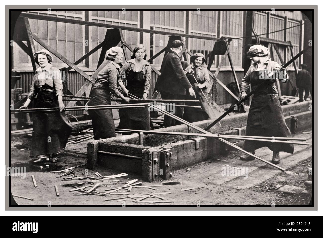 WW1 War Production Women War Workers English women in British shipbuilding yards, women at work building navy ships during World War in England. [between ca. 1915 and ca. 1920] World War, 1914-1918 Photograph published in the Illustrated London News, June 10, 1916, with caption: 'Praised for their industry and obedience: Women at a naval ship-building yard.' Stock Photo