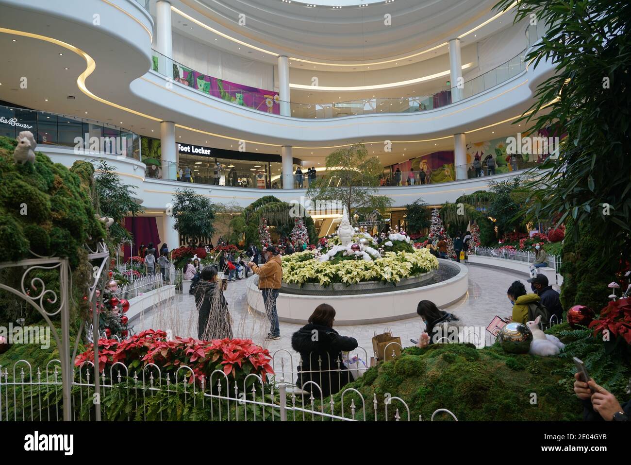 The American Dream Mall, a new mega shopping mall with amusement area in  the New York suburbs Stock Photo - Alamy