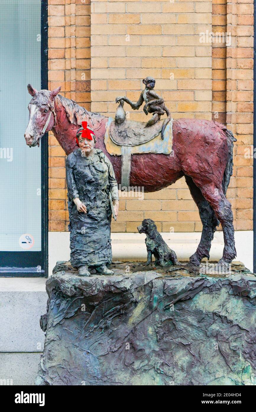 Sculpture titled 'Emily Carr and Friends' by Joe Fafard. outside Heffel Fine Art Auction House, Vancouver, British Columbia, Canada Stock Photo