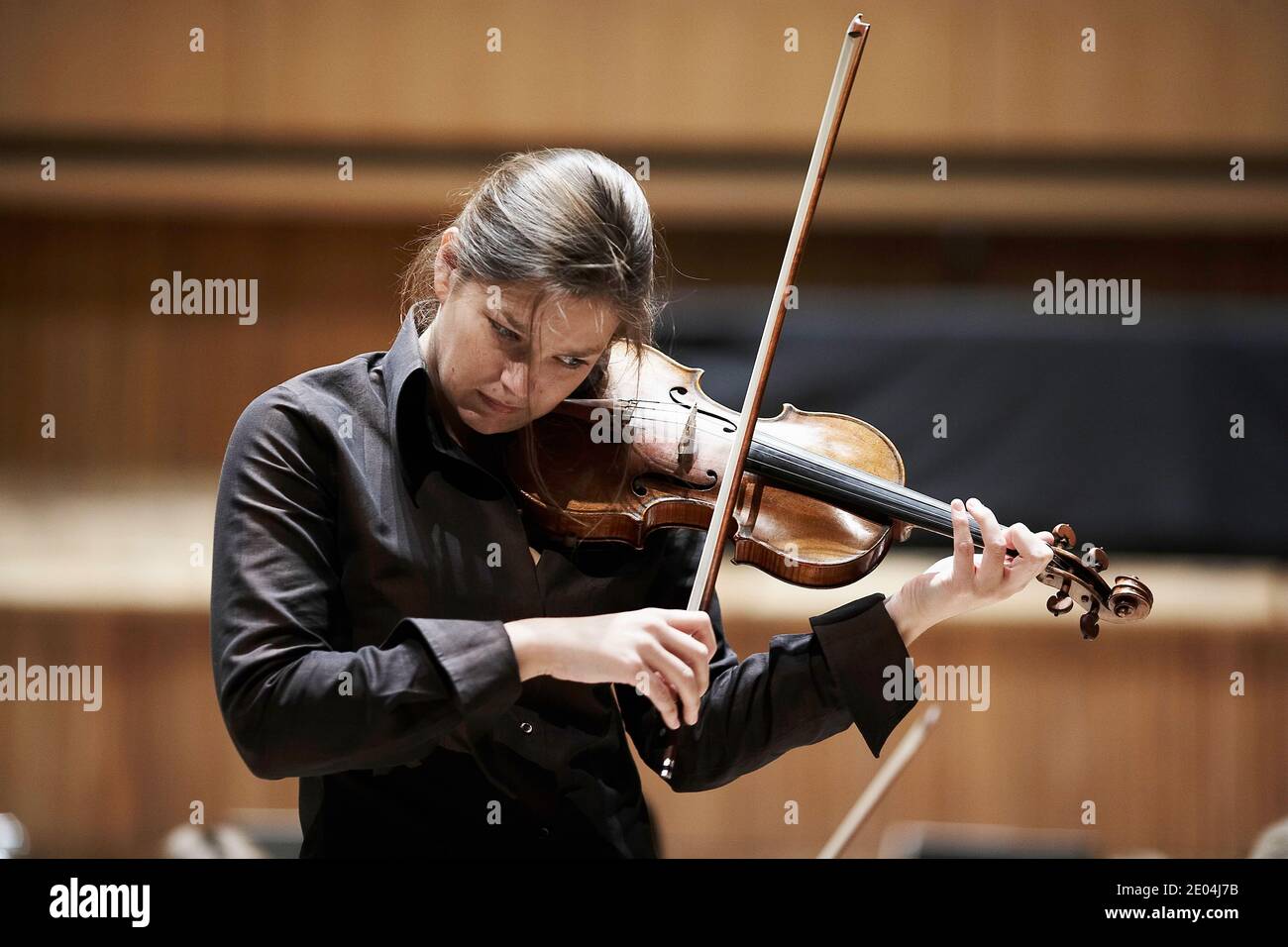 Violinist Janine Jansen Stock Photo Alamy