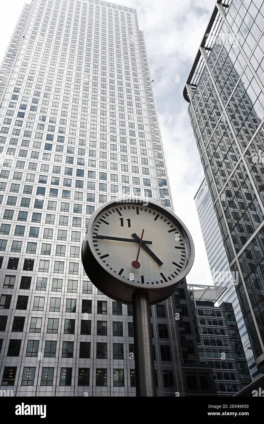 Clock at financialdistrict Canary Wharf in London Stock Photo