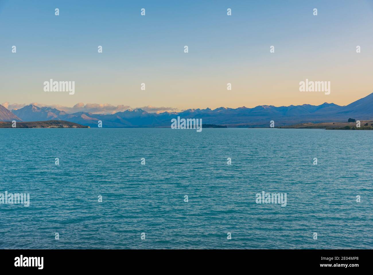 Sunrise view of lake Tekapo in New Zealand Stock Photo - Alamy
