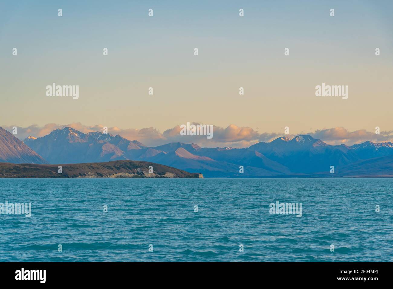 Sunrise view of lake Tekapo in New Zealand Stock Photo - Alamy