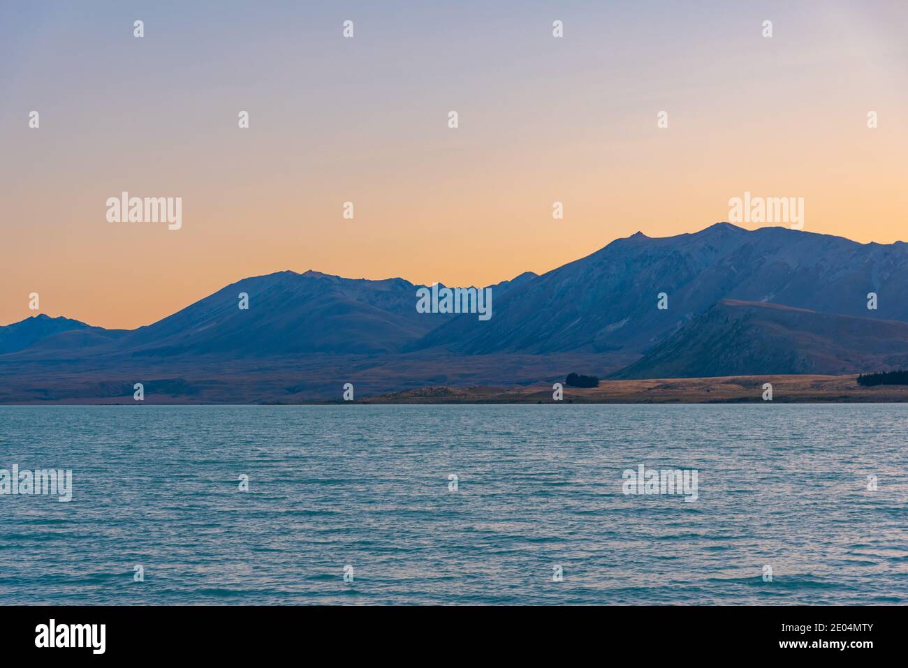 Sunset view of lake Tekapo in New Zealand Stock Photo - Alamy