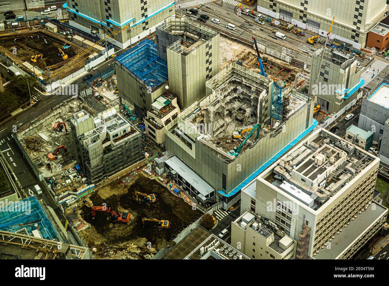 High-rise demolition in Tokyo, Demolishing-work on Skyscraper in Chuo, Tokyo, Japan Stock Photo