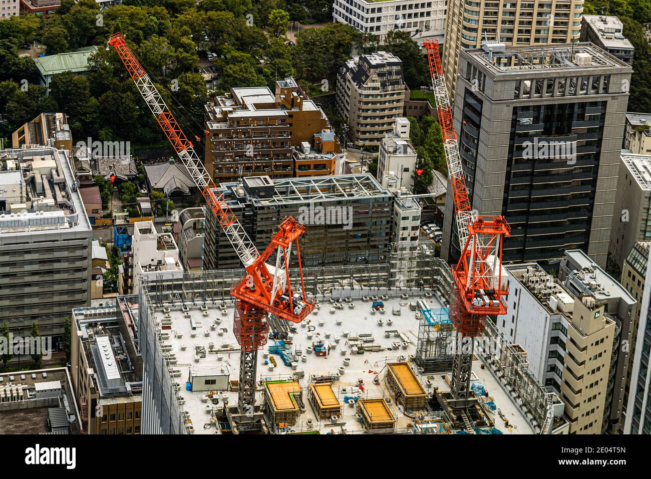 Earthquakeproof highrise construction Constructionwork on Skyscraper
