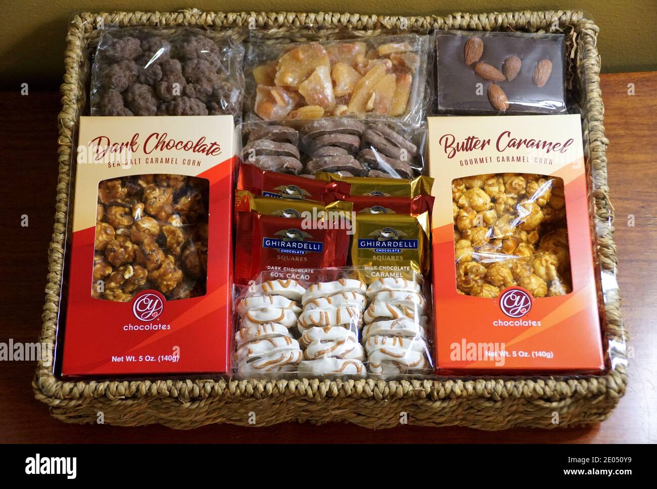 Wilmington, Delaware, U.s.a - December 25, 2020 - Chocolate Caramel  Popcorn, Pretzel And Peanuts Inside A Gift Basket Stock Photo - Alamy
